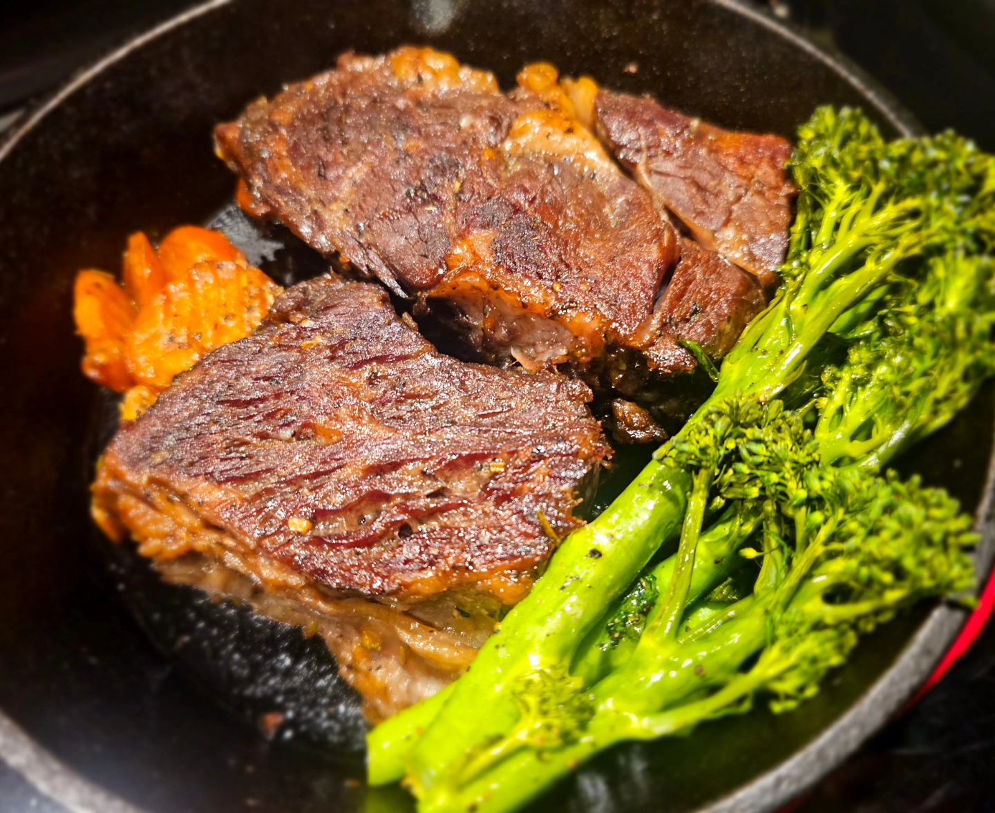 Pot-Roast dinner in the cold winter time. 🍽 

#potroast #dinnerideas #dinner #easymeals #ovenbaked #beef #datenightdinner #potroast